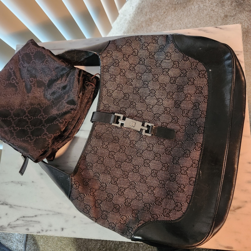 Vintage Black Gucci Jackie shoulder bag.